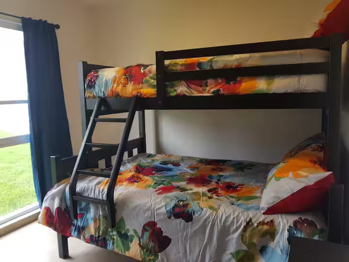 Imagen pequeña de la recamara con litera